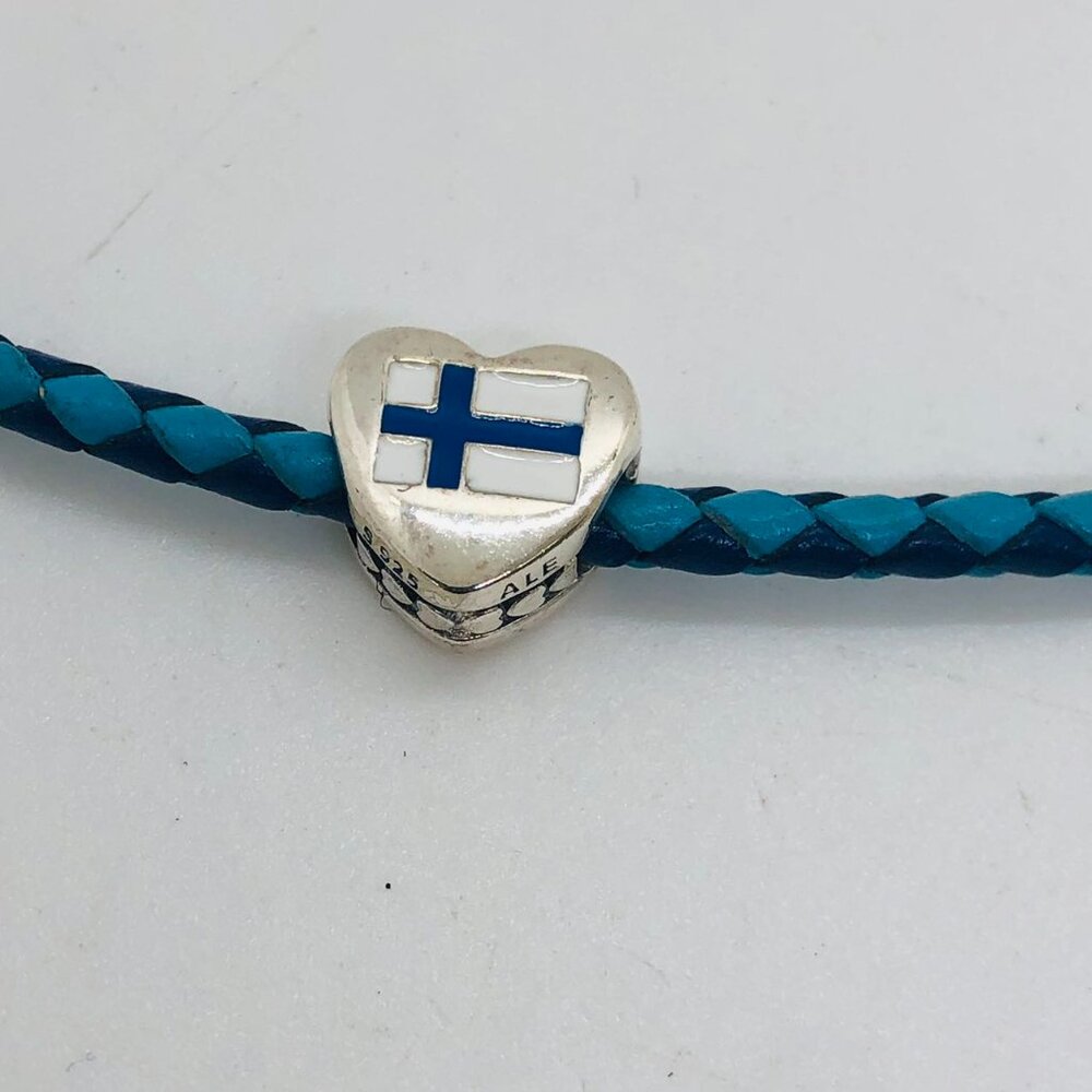 ✨✨Pandora Finland Exclusive Country Flag Colors Heart Charm